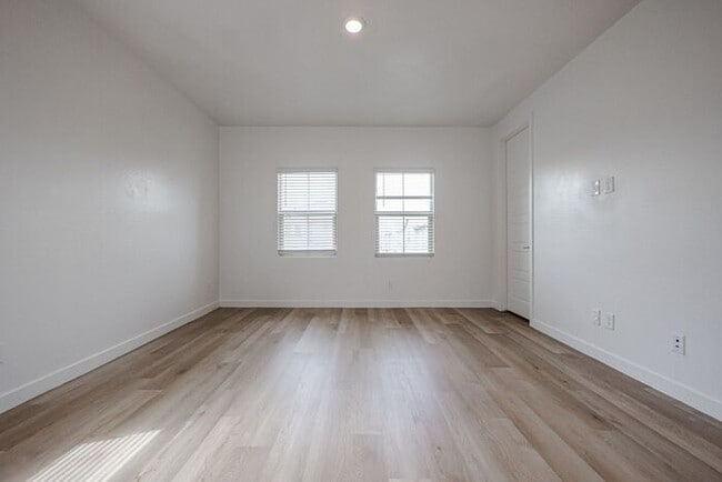 Building Photo - COMING SOON, Stunning 4 bedroom, 4 bathroom home in the desirable gated community of Horizon in C...