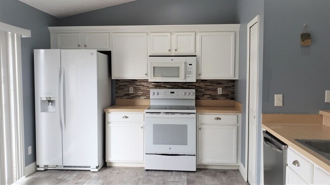 Building Photo - 5141 Pine Needle Dr