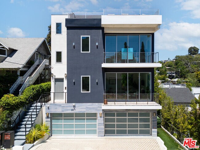 Building Photo - 2311 Cove Ave