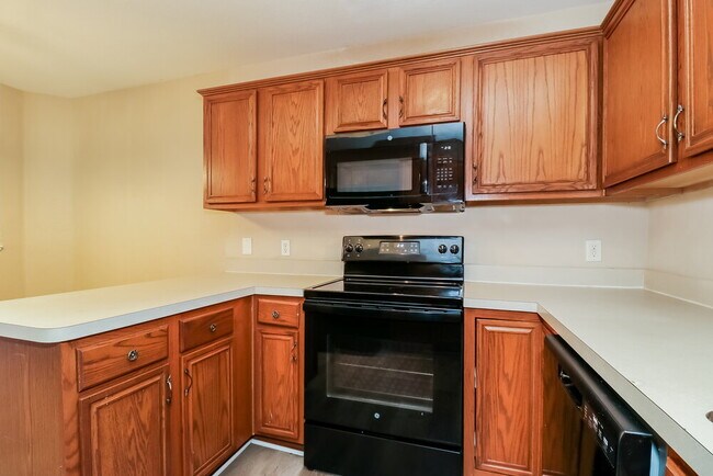 Building Photo - 6101 Summerfield Dr