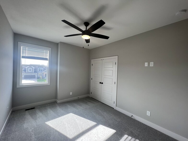 Building Photo - 19322 W 109th Pl