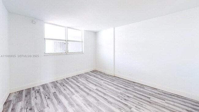 Building Photo - 3660 NE 166th St