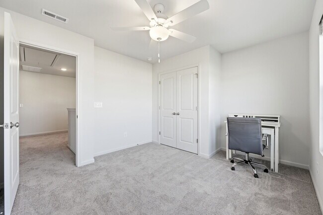 Building Photo - 305 Ruby Baird Dr