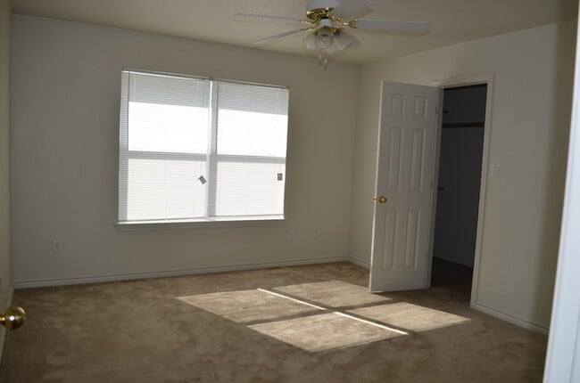 Building Photo - 326 N 10th St