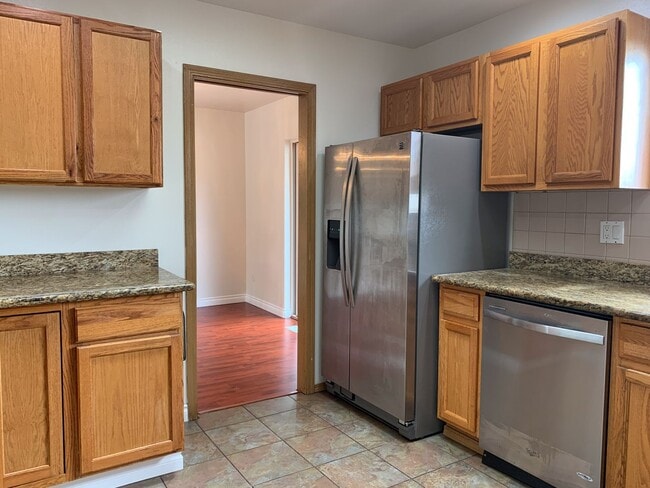 Building Photo - Split Level 4-bedroom, 3-bathroom Home in ...