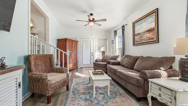 Building Photo - 1219 Thomas Dr