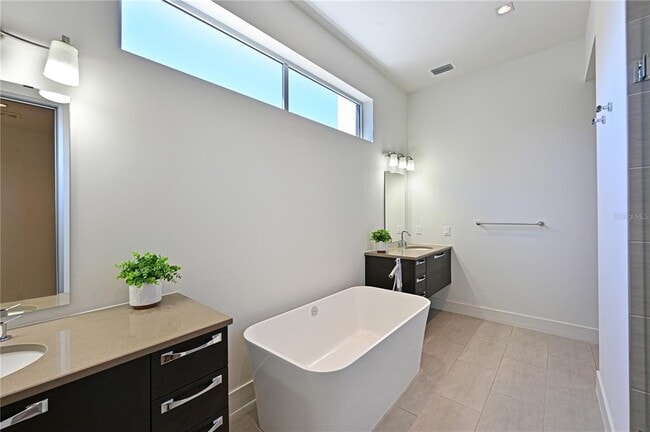 Building Photo - 221 Cosmopolitan Ct