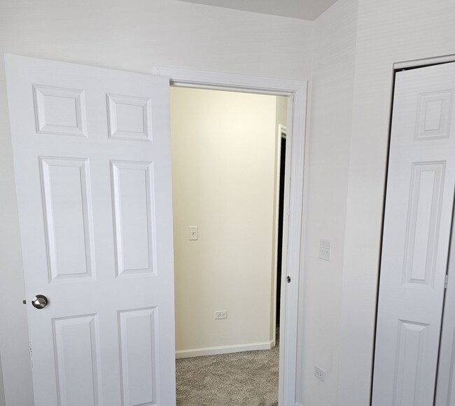Building Photo - 858 Finley Dr