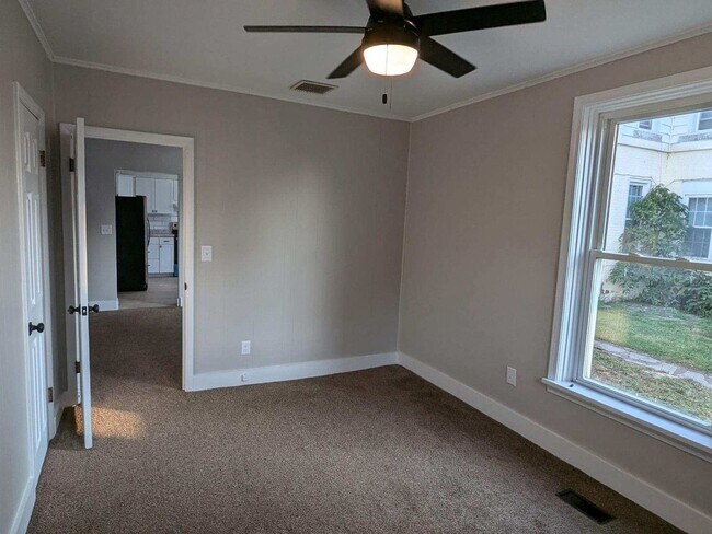 Building Photo - 536 E Washington