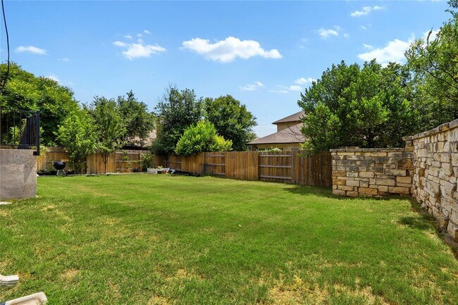 Building Photo - 400 Garner Park Dr