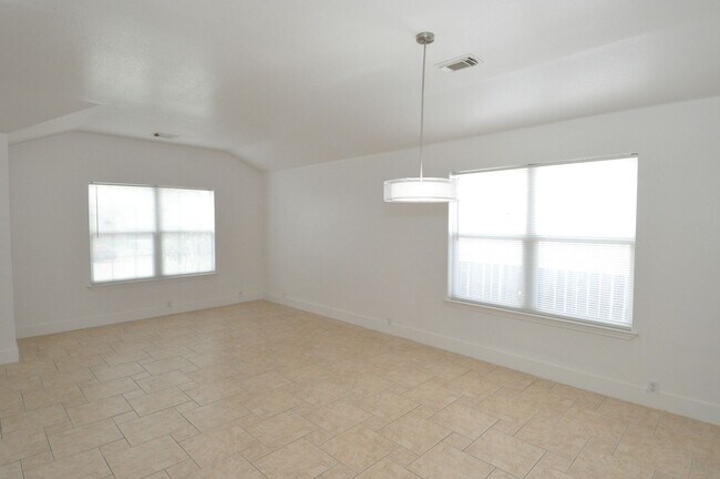 Building Photo - Newly Renovated Home in Pflugerville - Gre...