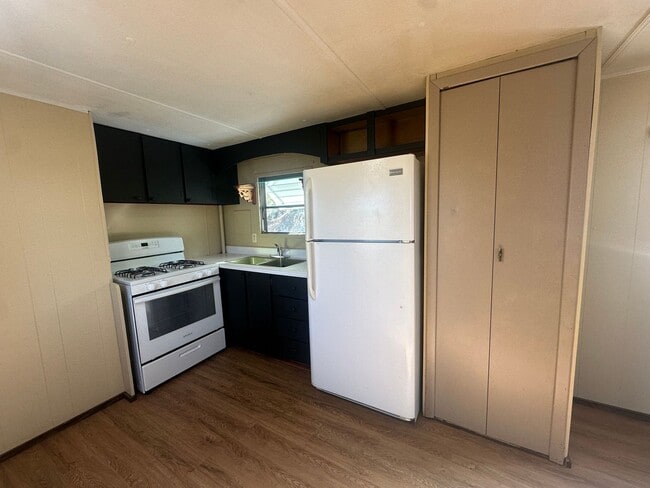 Building Photo - 1 Bedroom 1 Bathroom Mobile Home located in Aztec, NM available to rent