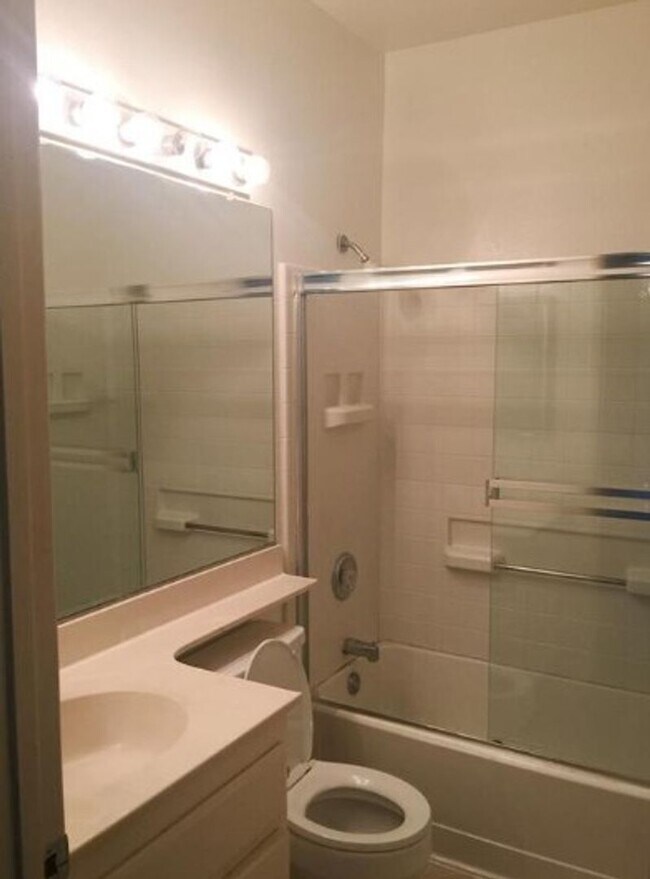 Building Photo - Step into luxury living with this exquisite 2 bedroom 2 bath 3rd floor condo at Emerald Villas