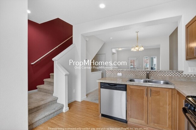 Building Photo - Cozy Two Bedroom Townhome in Amberglenn!