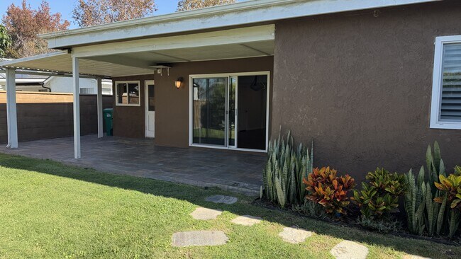 Building Photo - 3069 Hackett Ave