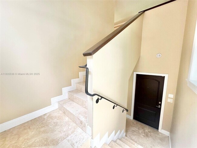 Building Photo - 483 Menendez Ave