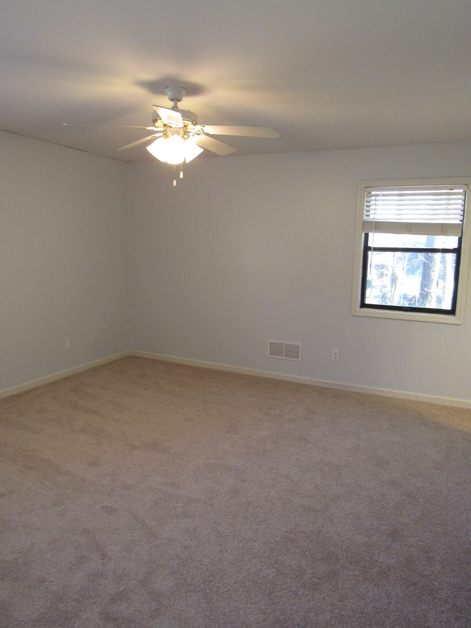 Master bedroom (3rd bedroom) - 1273 W Wylie Bridge Rd