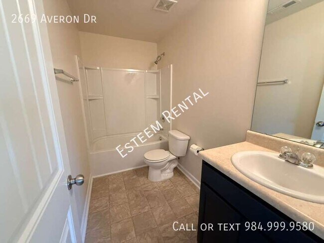 Building Photo - 2669 Averon Dr