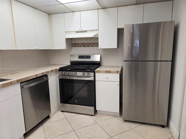 Building Photo - 7034 SW 114th Pl