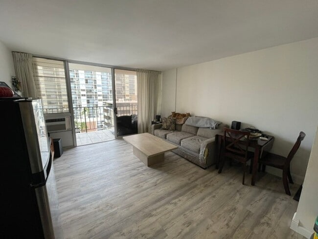 Building Photo - Fresh Waikiki Studio Unfurnished w/ secured parking & incredible amenities !