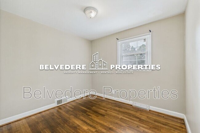 Building Photo - 2913 Wildwood Dr