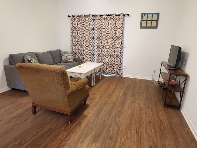 Building Photo - 1 Bedroom Condo