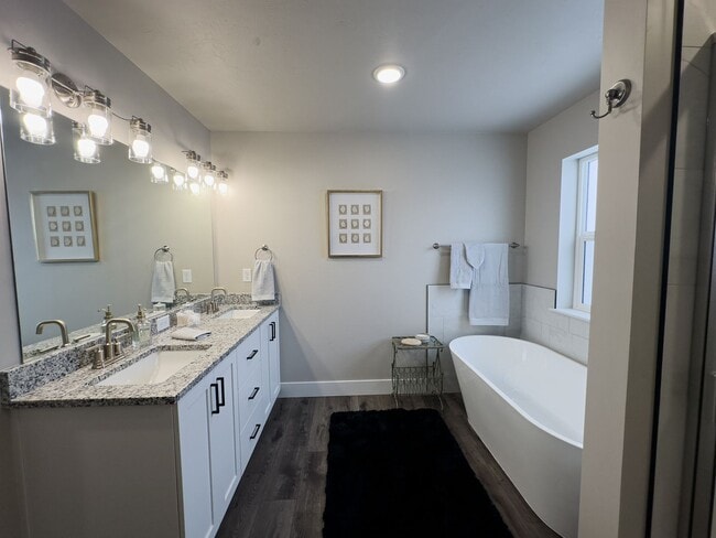 Building Photo - Refined 3-Bedroom Townhome in Sugar City | Spacious Layout, 2-Car Garage & Modern Finishes