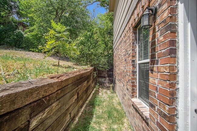 Building Photo - 2621 Lee Ave