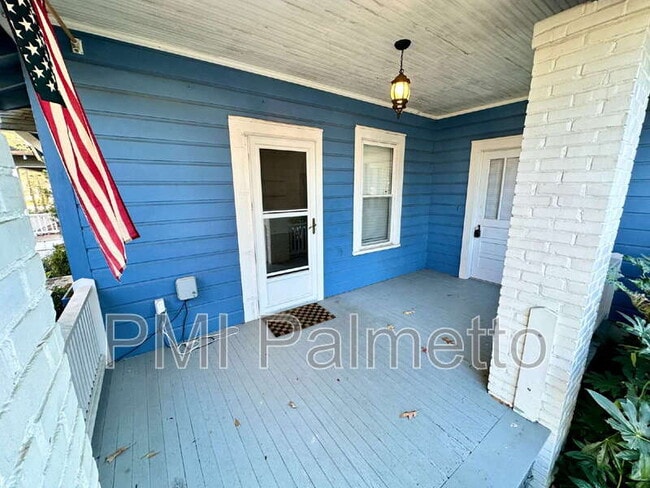 Building Photo - 2817 Columbia Ave