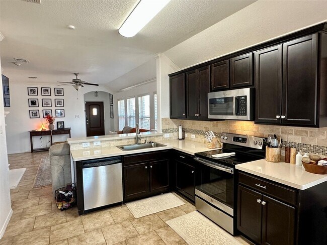 Building Photo - 3003 Rosemount Ln