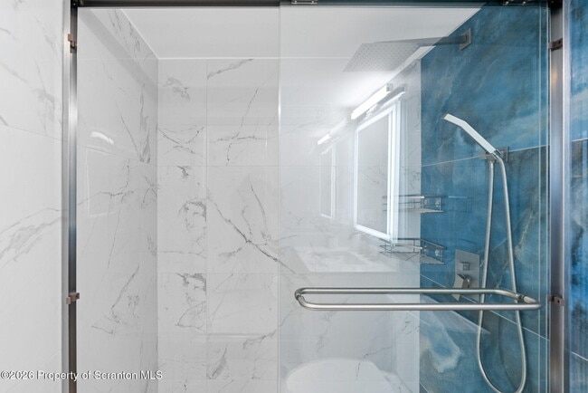 Building Photo - 220 Linden St