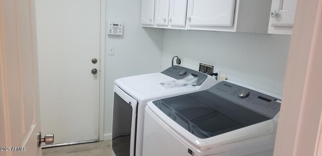 Building Photo - 2001 W Summit Pl