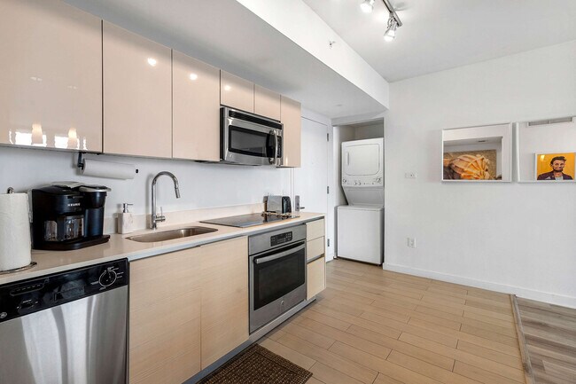 Building Photo - 2602 Hallandale Beach Blvd