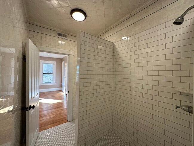 Building Photo - 246 Grand St