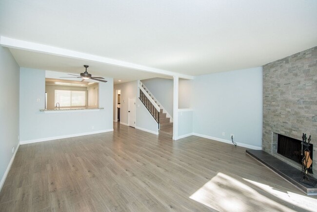 Building Photo - Huntington Beach Townhome