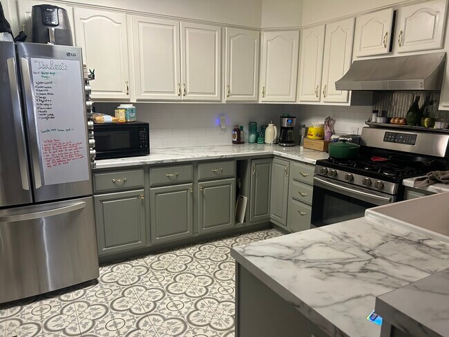 Building Photo - 2641 S Xanadu Way