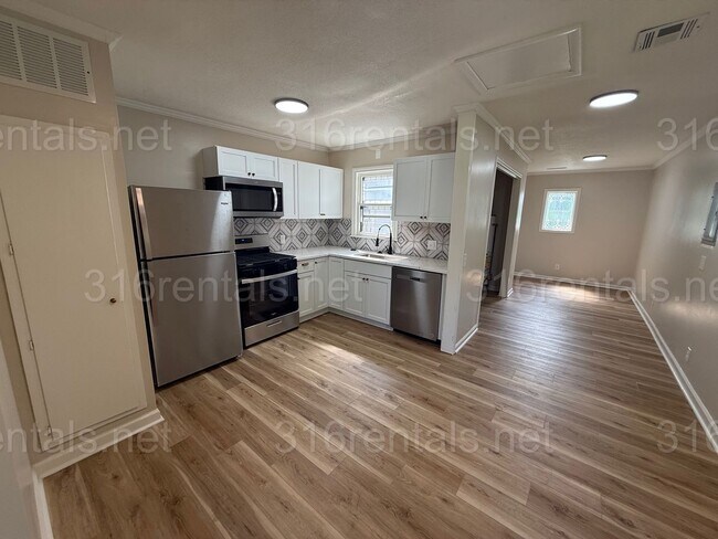 Building Photo - $1195 - 2 bedroom/ 1 bathroom - Haysville ...