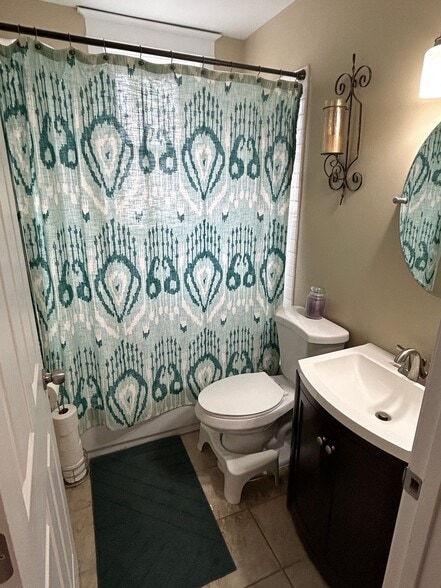 Building Photo - 3345 Salena St