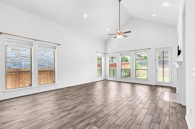 Building Photo - 2907 Zelma Dr