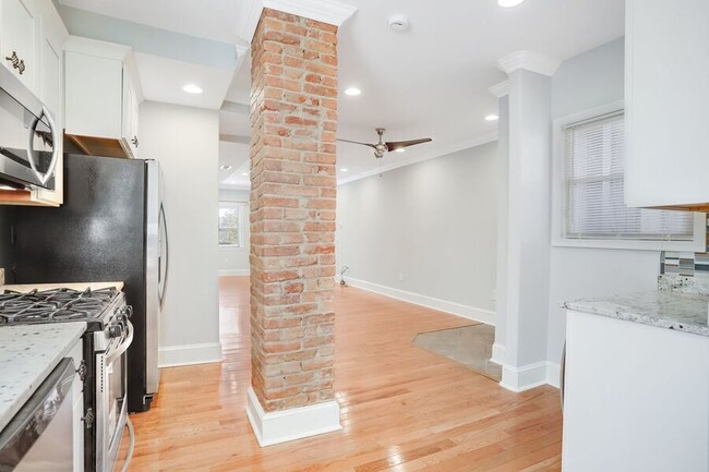 Building Photo - Amazing Anacostia 3 Bedroom with Parking I...