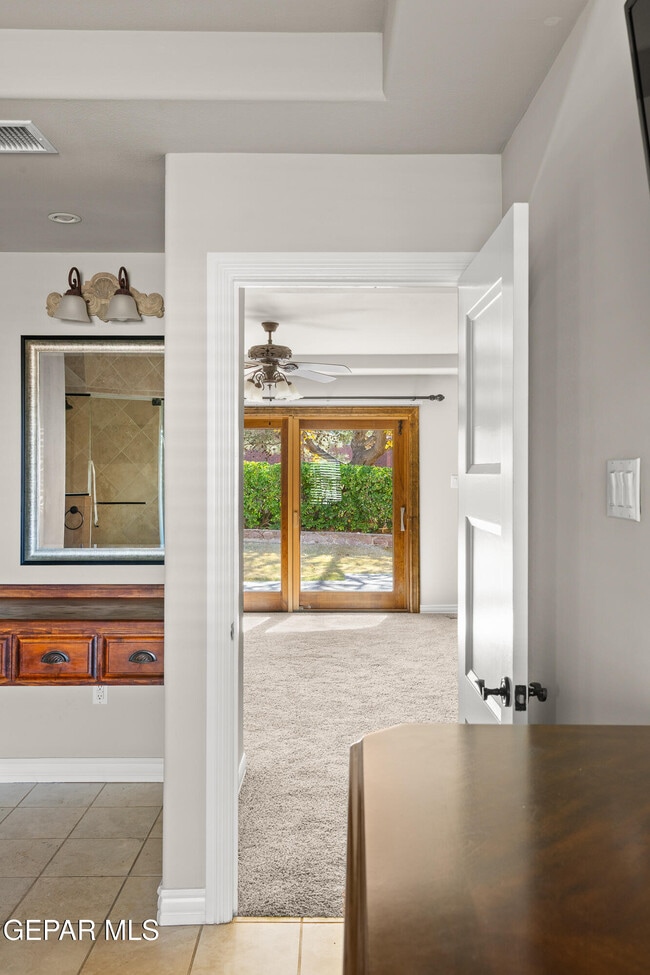 Building Photo - 6204 Pinehurst Dr