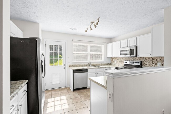 Building Photo - Awesome 4BE-Office/Bonus Room/ 2BA Home in...