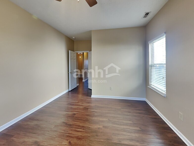 Building Photo - 11723 Rossmore Dr