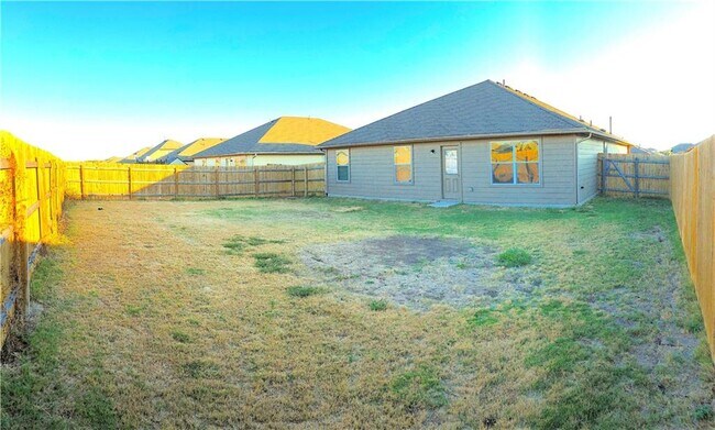 Building Photo - 215 Camellia Dr