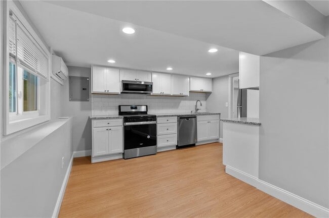 Building Photo - 376 Arnolds Neck Dr