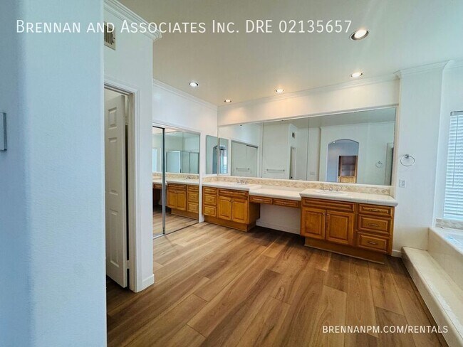 Building Photo - 835 Calle Lagasca