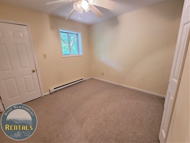 Building Photo - 323 Mountain Aire Ln