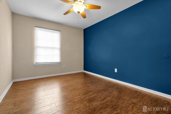 Building Photo - 19 Delavan Ct