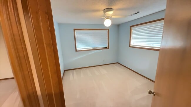 Building Photo - 4bd/3ba HUGE Home w/Hardwood Floors, Russian Fireplace, 2-Car Garage & Fenced Back Yard!