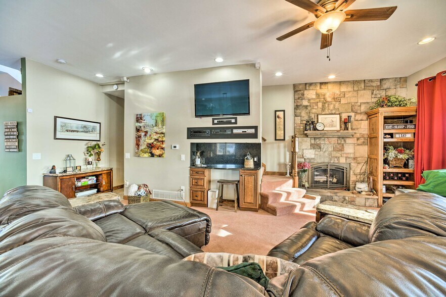 Living room - 5027 Harp Dr